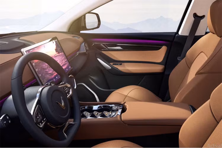 VinFast trang bị cho mẫu xe này 2 tùy chọn động cơ. Động cơ đầu tiên có công suất 150 kW (201 mã lực) và mô men xoắn cực đại 320 Nm, trong khi động cơ thứ hai có công suất 300 kW (402 mã lực) và 640 Nm.