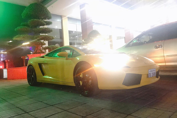 Trước khi chiếc Lamborghini Gallardo biển Lào vào Việt Nam, các đại gia Việt cũng sở hữu cho riêng mình không dưới 5 chiếc Lamborghini Gallardo bao gồm các phiên bản như tiêu chuẩn, Lamborghini Gallardo mui trần bản nâng cấp, Lamborghini Gallardo SE chỉ có 250 chiếc trên thế giới và cả Lamborghini Gallardo LP570-4 Superleggera.