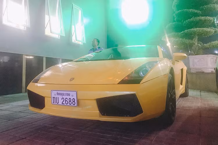 Việc mua một chiếc Gallardo thời điểm này được coi là lạ, bởi chiếc xe đã có tuổi đời tới cả chục năm. Đã từng có những chiếc siêu xe bị hư hỏng trong quá trình sử dụng và bỏ xó tại Việt Nam. Tuy nhiên, dường như chiếc Lamborghini này vẫn còn tốt bởi hình thức khá mới.