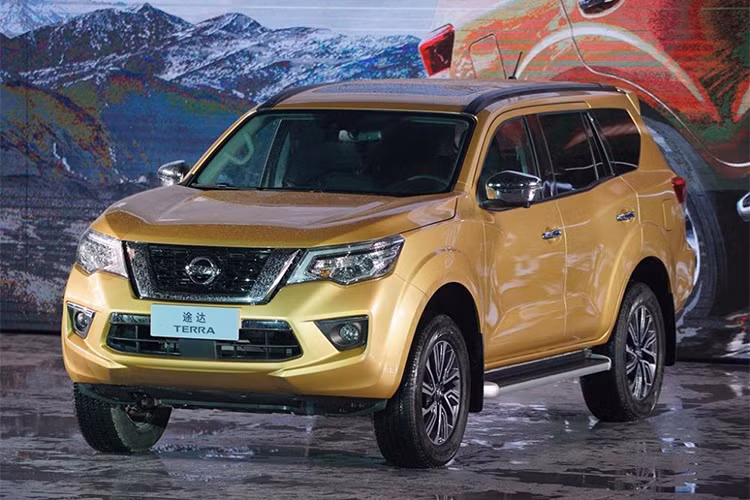Tại thị trường Trung Quốc, Nissan Terra 2018 được chia thành 6 bản trang bị khác nhau với giá dao động từ 169.800 - 245.800 Nhân dân tệ (tương đương 616 đến 892 triệu đồng). Nó sẽ cạnh tranh với những đối thủ như Ford Everest, Toyota Fortuner và Mitsubishi Pajero Sport.