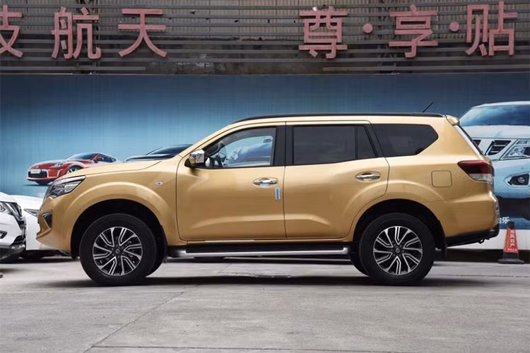 Terra được phát triển dựa trên Nissan Navara thế hệ hiện tại đã ra mắt thị trường Trung Quốc vào năm 2014. Các kích thước cơ bản của Nissan Terra bao gồm chiều dài tổng thể 4.882 mm, rộng 1.850 mm, cao 1.835 mm và chiều dài cơ sở 2.850 mm. Thêm vào đó là khoảng sáng gầm 225 mm được hãng Nissan khẳng định là "tốt nhất trong phân khúc".