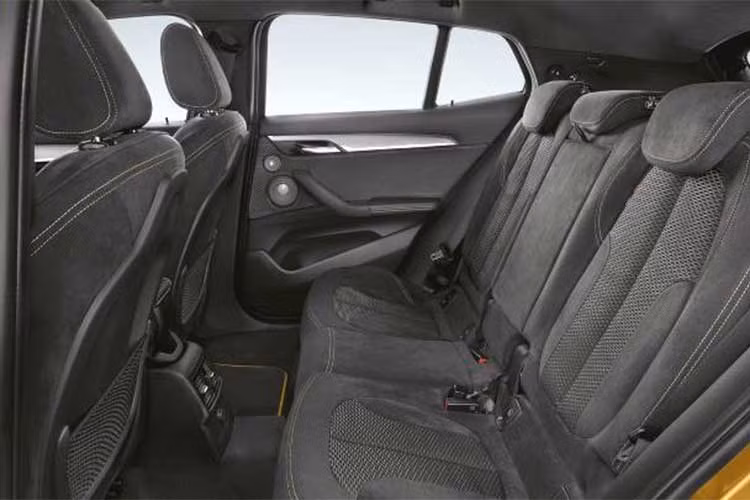 Nội thất của X2 còn sở hữu những chi tiết cao cấp như chỉ khâu màu đối lập, chất liệu sensatec và da alcantara cao cấp. Khoang hành lý của chiếc crossover hạng sang này có dung tích lên đến 470 lít. Ngoài ra, X2 các tính năng an toàn như hỗ trợ đèn pha, phanh trong thành phố, kiểm soát hành trình thích ứng và hỗ trợ lúc tắc đường...