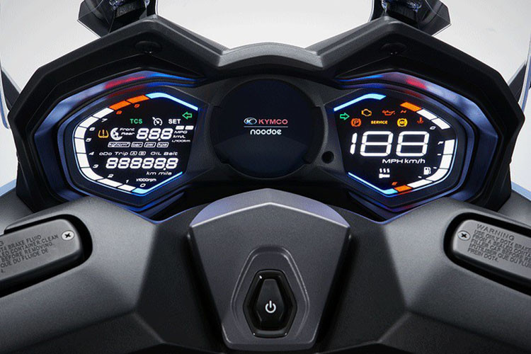 Cụm đồng hồ này cũng có tích hợp khả năng kết nối bluetooth với smartphone, đồng thời có kèm ứng dụng Waze và Google Maps để người sử dụng có thể thực hiện điều hướng ngay trên mặt đồng hồ.