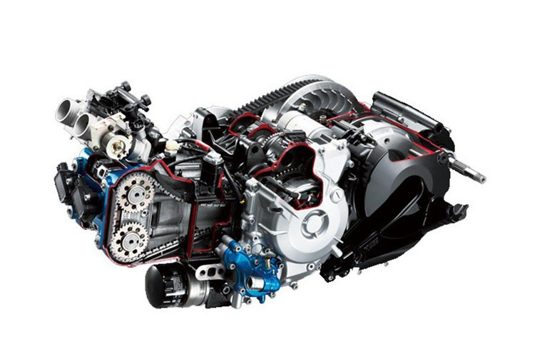 Các đặc điểm lợi thế của xe có thể kể đến việc xe sử dụng hộp số vô cấp nên không cần sử dụng đến côn tay, yên xe dài, rộng và vô cùng thoải mái khi sử dủng trên phố cũng như những cung đường dài.