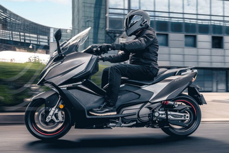 Thiết kế tổng thể của xe không có gì thay đổi so với hệ tiền nhiệm, tổng thể xe vẫn mang sự hiện đại và có phần sang trọng nhờ các trang bị nhưu hệ thống chiếu sáng gồm đèn pha, đèn định vị, đèn hậu và đèn xi nhan dạng LED...