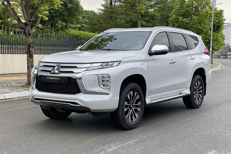 Vị trí thứ 3 trên bảng xếp hạng doanh số phân khúc SUV 7 chỗ tháng đầu năm 2024 gây khá nhiều bất ngờ khi xướng tên Mitsubishi Pajero Sport. Bởi, đây vốn là mẫu xe thường nằm ở vị trí chốt sổ hoặc cận chốt sổ hàng tháng. Dù vậy, kết quả bán hàng của Pajero Sport cũng không nằm ngoài luồng giảm chung khi lượng xe bàn giao đến tay khách hàng đạt 136 chiếc, giảm 23,2% theo tháng.