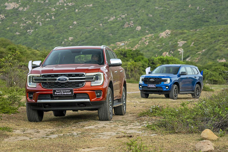 Trong đó, Ford Everest có sức bán tốt nhất nhóm với 785 chiếc rời đại lý, thâu tóm gần 60% thị phần phần khúc. Đồng thời, là đại diện duy nhất của nhóm SUV 7 chỗ được ghi danh vào Top 10 ôtô bán chạy nhất tháng. 