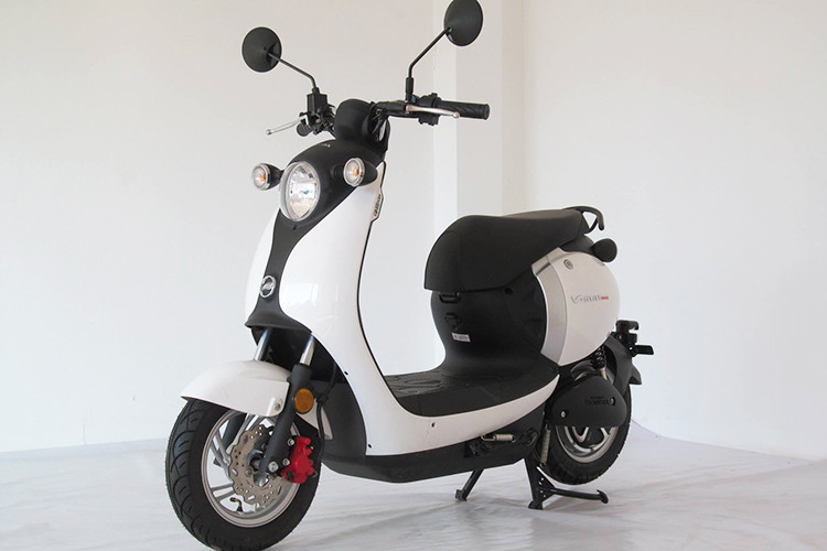 Trong khi đó, 3 mẫu xe V3, T2 và H1 được ra mắt tại sự kiện mới đây tại TP HCM được sử dụng động cơ ắc quy chì của Bosch, công suất 0,8 kW. Những mẫu xe này được giới thiệu trang bị nhiều tiện ích và tính năng như khung gầm chữ U, đèn pha LED, cổng sạc USB, chống trộm...