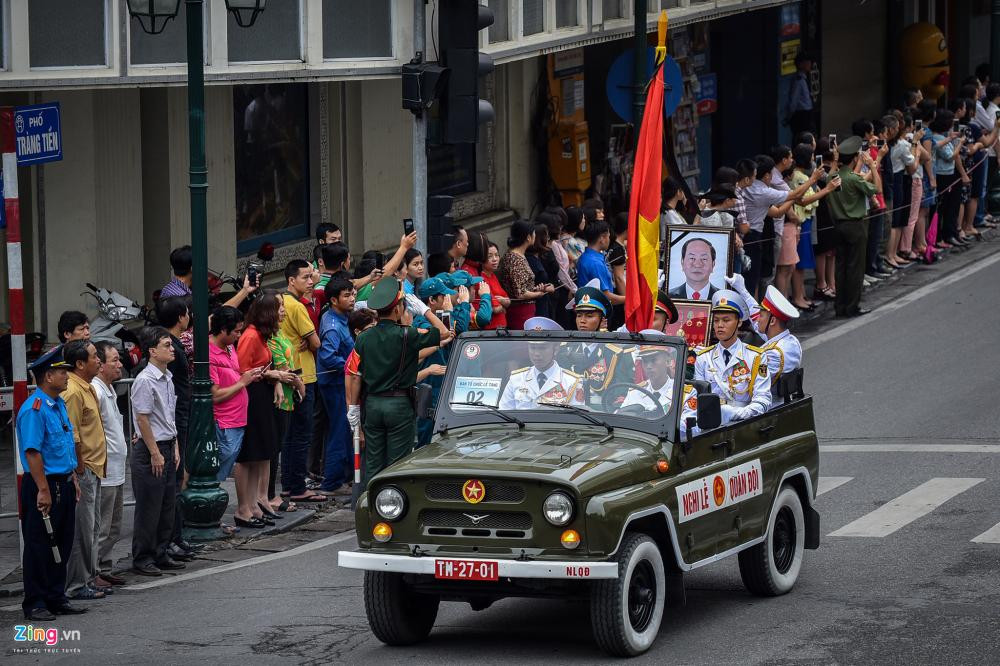 Xe chở di ảnh Chủ tịch nước. 