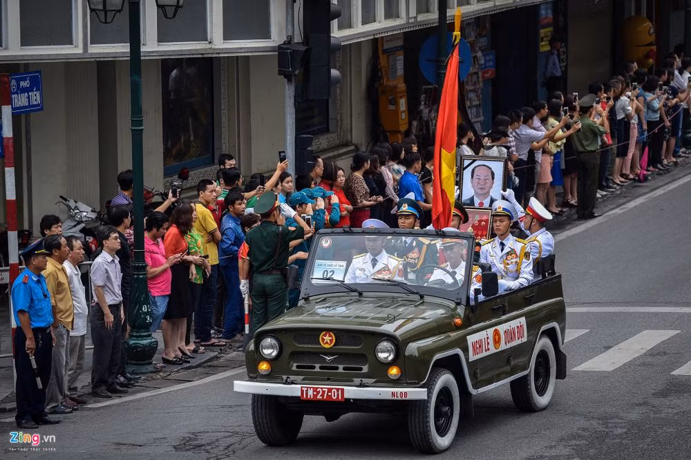 Xe chở di ảnh Chủ tịch nước. 