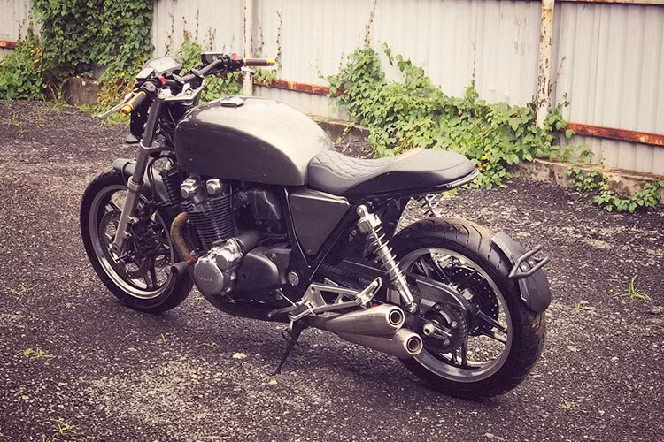 Về tổng thể, khi đã qua bàn tay của thợ độ xe máy Sài Gòn, chiếc naked-bike Honda CB1100 ABS phiên bản 2013 trong bài viết này của biker Thanh Hoá đã trở nên độc đáo hơn, mang một sức hút mới nhưng lại không làm mất đi vẻ đẹp cổ điển vốn có của dòng CB huyền thoại.