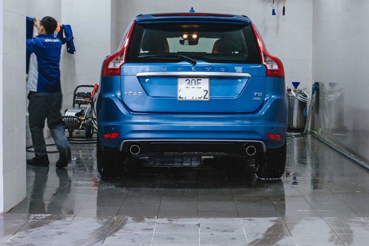 Chu xe Volvo “ngai” den dai ly chinh hang sau tai nan Ferrari 488 GTB-Hinh-3