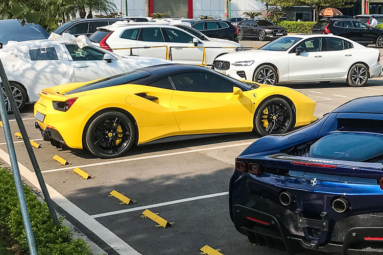 Chu xe Volvo “ngai” den dai ly chinh hang sau tai nan Ferrari 488 GTB-Hinh-5