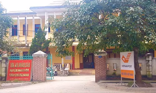 Cach chuc Chanh an TAND huyen lo clip “nong” voi nu ke toan ngay tru so