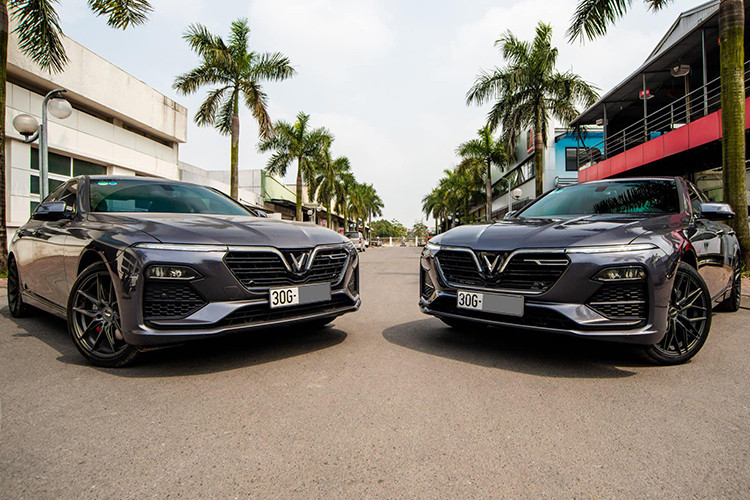 VinFast Lux A2.0 sedan mới là mẫu xe 5 chỗ, được trang bị khối động cơ I4 DOHC 2.0L sản sinh công suất tối đa 174 mã lực, mô-men xoắn cực đại 300Nm ở bản tiêu chuẩn - và 228 mã lực, 350Nm ở bản cao cấp. Đi kèm hộp số ZF tự động 8 cấp, hệ thống treo trước, sau độc lập. Hiện tại, giá xe VinFast Lux A2.0 trong năm 2020 là 1,129 tỷ, 1,217 tỷ và 1,368 tỷ cho bản Tiêu chuẩn, Nâng cao và Cao cấp.