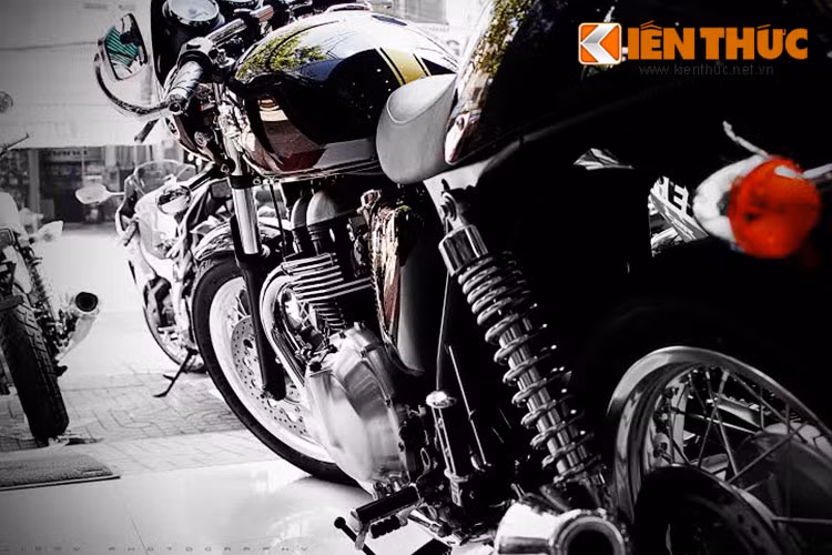 Phía trong thiết kế cổ điển của cụm bình xăng con, yếu tố quyết định ‘đẳng cấp’ của Thruxton, là hệ thống phun xăng điện tử.