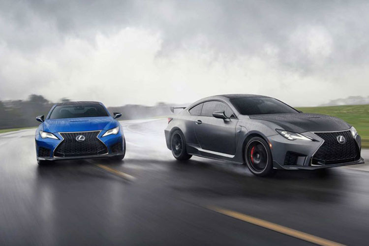 Tại thị trường Mỹ, giá xe Lexus RC F 2020 Track Hardcore bản cao cấp và mạnh mẽ nhất mức giá lên tới 96.650 USD (tương đương 2,247 tỷ đồng), đắt hơn 4.000 USD (khoảng 93 triệu đồng) so với một chiếc Lexus LC cơ sở bán ra từ 64.750 USD (khoảng 1,505 tỷ đồng). 