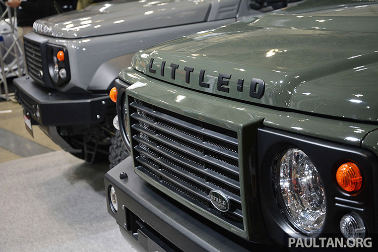 Tiếp đến là lưới tản nhiệt và đèn định vị mới, ốp bảo vệ cản va rắn rỏi, tích hợp đèn sương mù cũng như ốp bảo vệ gầm. Các chi tiết ở phần đầu xe được đánh giá cứng cáp và bắt mắt hơn nhiều so với nguyên bản.