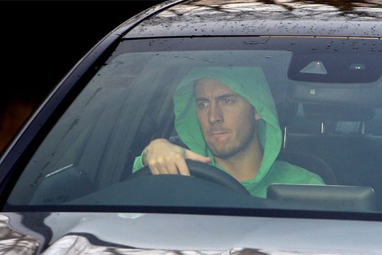 Ngoài ra, anh còn sở hữu một chiếc SUV BMW X6M - phiên bản hiệu suất cao của X6 hiện nay - chiếc xe này có công suất 547 mã lực tại vòng tua 6.000 vòng/phút và mô-men xoắn cực đại 680 Nm tại 1.500 - 5.650 vòng/phút. Thời gian tăng tốc 0-100 km/h sau 4,7 giây.