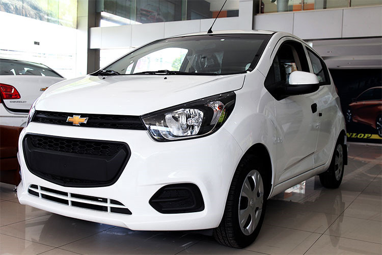 Mẫu xe giá rẻ nhất Việt Nam Chevrolet Spark Duo cũng vẫn được bán với mức ưu đãi 40 triệu đồng, giá bán ra chỉ là 259 triệu đồng, so với mức giá niêm yết 299 triệu đồng. Chevrolet Trailblazer ưu đãi cả 3 phiên bản từ 30 – 50 triệu đồng, giúp giá xe bán ra chỉ còn từ 809 – 995 triệu đồng.