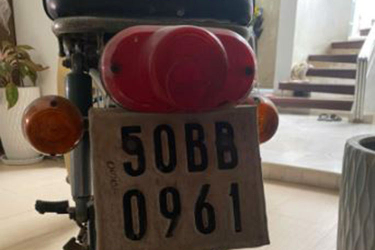 Anh Lương Hoàng Anh chỉu nhân mới của chiếc xe chia sẻ, việc mua được chiếc Honda Cub 50cc đời 1979 này đối với anh là một cái duyên. "Mình yêu thích nhạc của Trịnh Công Sơn từ bé và đã từng mong muốn sở hữu một kỷ vật của ông. Đây thực sự là điều mình chưa bao giờ nghĩ sẽ có cơ hội thực hiện," anh chia sẻ.