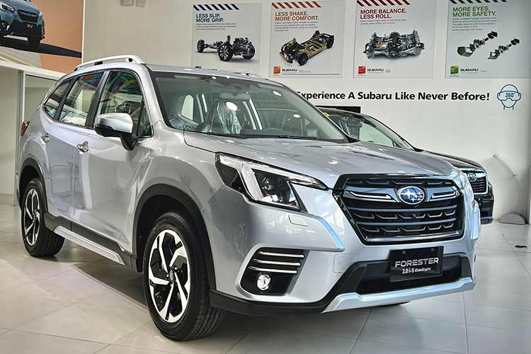 Trong nhóm xe SUV đại hạ giá tại Việt Nam, đầu tiên phải kể đến Subaru Forester. Đây hiện là mẫu xe được ưu đãi nhiều nhất, lên đến 280 triệu đồng. Giá xe giờ đây chỉ còn dao động ở mức 749 - 969 triệu đồng.