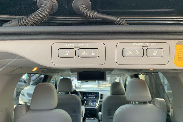 Để có thể di chuyển linh hoạt với trọng lượng hơn 2 tấn, Toyota Sienna được trang bị động cơ V6 3.5L, công suất 266 mã lực tại vòng tua máy 6.200 vòng/phút và mô-men xoắn cực đại 332 Nm tại 4.700 vòng/phút. Hộp số tự động 6 cấp với tính năng kiểm soát điện tử thông minh (ECT-i).