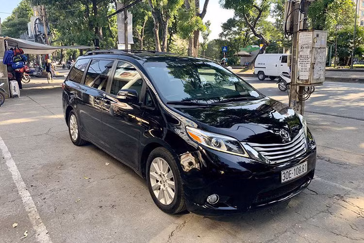 Tại thị trường Đông Nam Á, Toyota chỉ phân phối dòng Alphard, do vậy những khách hàng muốn sở hữu những chiếc xe MPV Toyota Sienna không còn cách nào khác phải thông qua các đại lý tư nhân với mức giá đắt đỏ. Chình vì vậy, việc lựa chọn các mẫu xe cũ đời thấp hơn nhưng vẫn đủ trang bị, kèm giá rẻ hiện đang được nhiều người dùng chú ý.