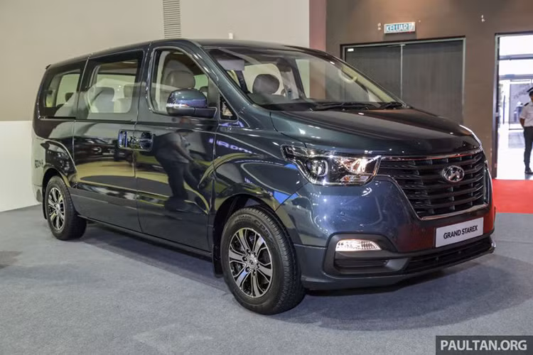 Hãng xe hơi Hàn Quốc đã chính thức giới thiệu phiên bản nâng cấp của mẫu MPV Hyundai Grand Starex 2019 tại thị trường Malaysia. Được biết, Starex bản facelift mới ra mắt thị trường Malaysia lần đầu tiên tại Triển lãm Ô tô Quốc tế Kuala Lumpur 2018 diễn ra vào cuối năm ngoái nhưng đến nay mới chính thức mở bán.