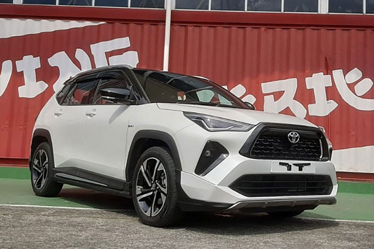 Trước Việt Nam, mẫu SUV cỡ B mới của Toyota đã ra mắt hàng loạt thị trường Đông Nam Á như Indonesia, Campuchia và Philippines. Tại thị trường Philippines, Toyota Yaris Cross 2023 mới được giới thiệu hôm 4/8/2023 với giá khá "mềm", dao động từ 1,199 - 1,598 triệu Peso (khoảng 513 - 684 triệu đồng) cho 3 phiên bản.