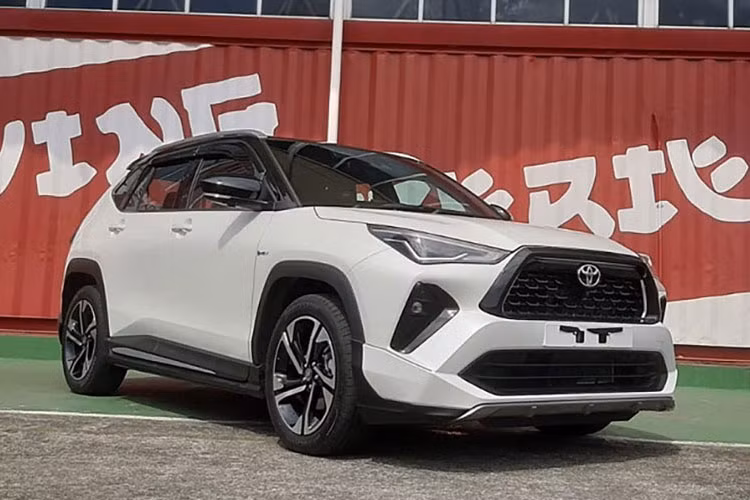 Trước Việt Nam, mẫu SUV cỡ B mới của Toyota đã ra mắt hàng loạt thị trường Đông Nam Á như Indonesia, Campuchia và Philippines. Tại thị trường Philippines, Toyota Yaris Cross 2023 mới được giới thiệu hôm 4/8/2023 với giá khá "mềm", dao động từ 1,199 - 1,598 triệu Peso (khoảng 513 - 684 triệu đồng) cho 3 phiên bản.