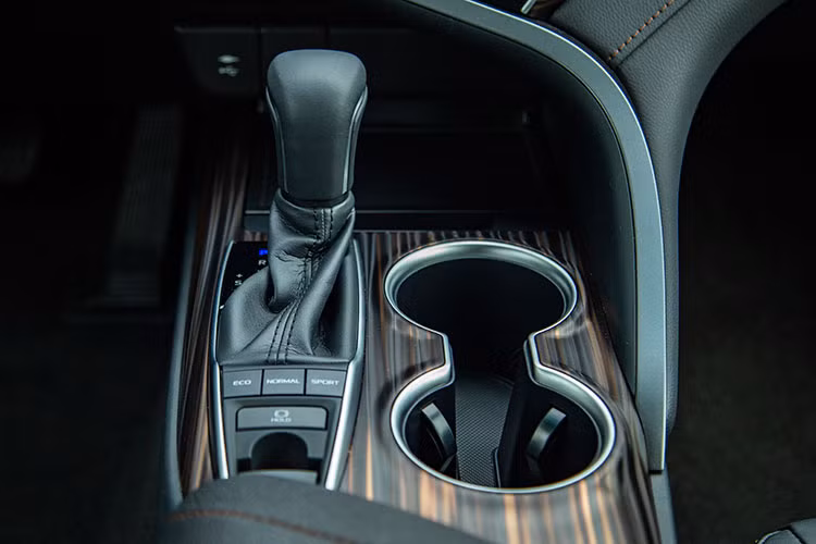 Cũng theo ông Toru Kinoshita đưa ra con số kỳ vọng, mẫu xe Toyota Camry 2019 có thể bán được 700 xe mỗi tháng, cao hơn 200 xe so với thế hệ trước. Về mức giá được cho là rẻ hơn so với mức giá dự đoán trước khi ra mắt, đại diện nhà phân phối và lắp ráp Toyota Việt Nam cho rằng, mức giá là do thị trường quyết định.