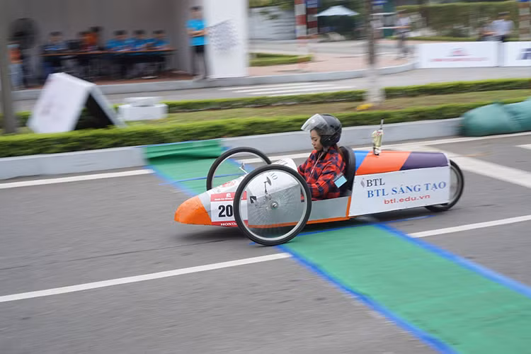 Đội vô địch cuộc thi và đội sinh viên có thành tích cao nhất sẽ đại diện Việt Nam tham gia tranh tài tại Cuộc thi Lái xe sinh thái, Tiết kiệm nhiên liệu Honda tại Nhật Bản vào tháng 10 tới đây với các nước trên thế giới. Mỗi đội sẽ chạy 8 vòng thi, quãng đường cho mỗi vòng là 9,5km với tốc độ 25km/h và thời gian trung bình 22 phút 24 giây.