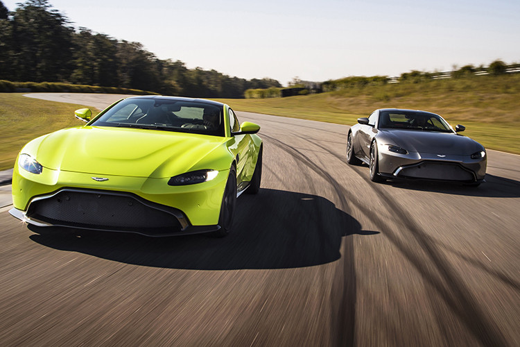 Mẫu xe thể thao Anh quốc - Aston Martin Vantage 2108 sở hữu thiết kế sắc nét, thể thao và hiện đại, với nhiều chi tiết được lấy cảm hứng từ chiếc DB10 của siêu điệp viên James Bond trong bom tấn Spectre.