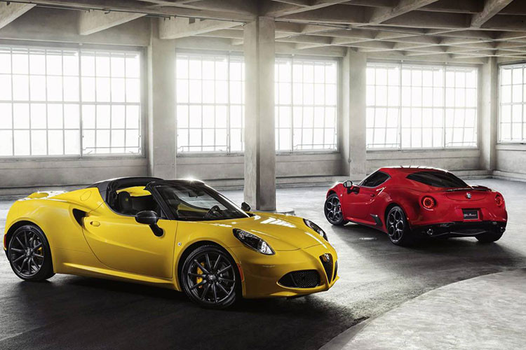 Tiếp theo là mẫu xe Alfa Romeo 4C có thiết kế có thiết kế 2 cửa, 2 chỗ ngồi được kỳ vọng sẽ là sản phẩm giúp thương hiệu Alfa – nhánh con của Fiat phần nào khôi phục danh tiếng sau nhiều năm gắn liền với hình ảnh một nhãn hàng không có duyên với những sản phẩm mới.