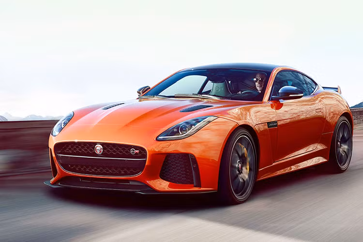 Đẫn đầu top xe ôtô đẹp nhất 2018 là siêu xe thể thao Jaguar F-Type mới. Xe có thiết kế cản xe và cửa hút khí giúp phân biệt các phiên bản khác nhau trong dòng F-Type, bắt đầu từ mô hình 4 xy-lanh mới đến SVR.