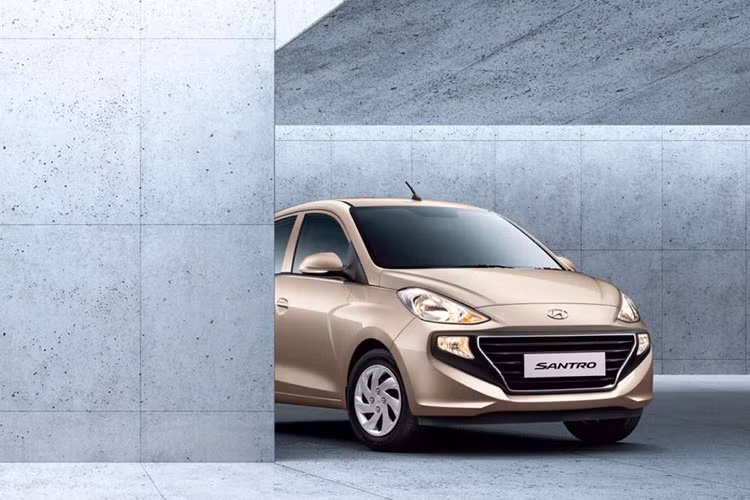 Giá xe Hyundai Santro 2019 vẫn chưa được công bố nhưng dự đoán khởi điểm từ 370.000 Rupee (khoảng 117 triệu đồng). Hiện hãng Hyundai đã bắt đầu nhận đặt cọc của khách dành cho Santro 2019. Xe sẽ có 7 tùy chọn màu sơn ngoại thất là bạc, trắng, xanh dương, đỏ, xanh lục, xám và be.