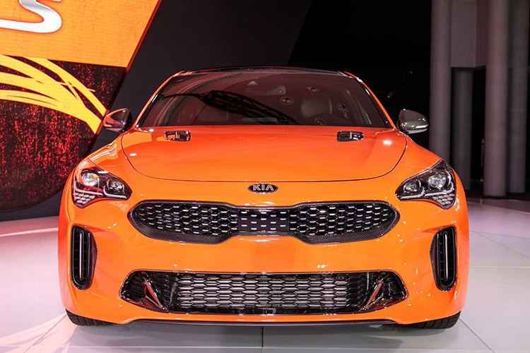 D-AWD được thiết kế để tăng cường thêm lực kéo (torque) và phân phối sức mạnh đồng đều hơn giữa các bánh sau khi phát hiện trượt bánh bao gồm chế độ Comfort: 60% mô-men xoắn xuống cầu sau (RWD), Sport: 80% mô-men xoắn xuống cầu sau (RWD), Drift: 100% mô-men xoắn xuống cầu sau (RWD).