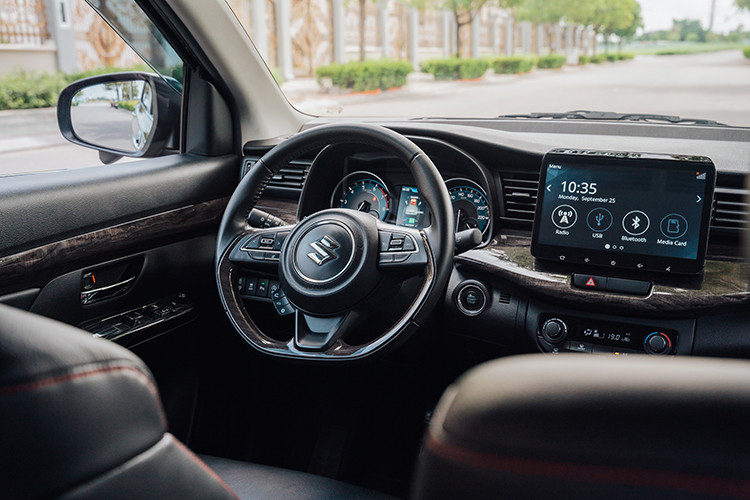 Suzuki Ertiga Hybrid tai Viet Nam lan dau ve moc 478 trieu dong-Hinh-2