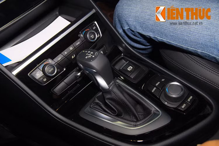 Các hệ thống điều khiển điện tử tăng sự an toàn và năng động được trang bị cho Series 2 Gran Tourer là hệ thống DSC (Dynamic Stability Control) bao gồm ABS, DTC (Dynamic Traction Control), cũng như các chức năng phụ thích nghi với hệ thống phanh đĩa bánh...