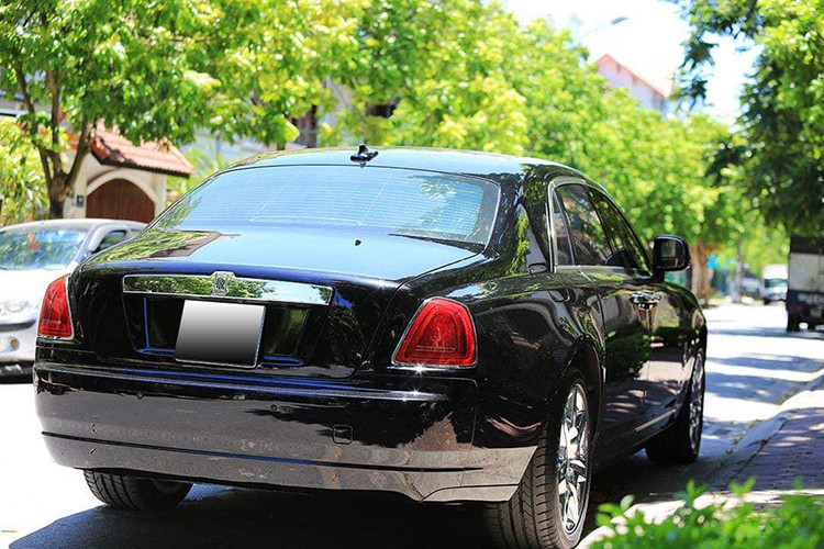 Xe có khả năng tăng tốc từ 0 lên 100 km/h trong 4.9 giây, vận tốc tối đa 249 km/h. Trang bị an toàn theo xe gồm: kiểm soát hành trình, điều khiển bằng giọng nói, cảm biến đổ sau, hỗ trợ phanh khẩn cấp, ổn định điều khiển lực kéo, cân bằng điện tử ESP, phát hiện người đi bộ Navi Nightvison, cảnh báo tiền va chạm, 10 túi khí an toàn...