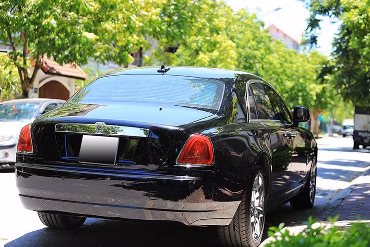 Xe có khả năng tăng tốc từ 0 lên 100 km/h trong 4.9 giây, vận tốc tối đa 249 km/h. Trang bị an toàn theo xe gồm: kiểm soát hành trình, điều khiển bằng giọng nói, cảm biến đổ sau, hỗ trợ phanh khẩn cấp, ổn định điều khiển lực kéo, cân bằng điện tử ESP, phát hiện người đi bộ Navi Nightvison, cảnh báo tiền va chạm, 10 túi khí an toàn...