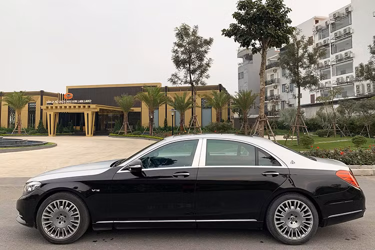 Chính vì có quá nhiều những chiếc xe sang Mercedes-Benz S400 xuất hiện và di chuyển trên phố, một dân chơi xe đã quyết định độ lại chiếc S400 đời 2014 của mình theo phong cách xe siêu sang Maybach. Tuy nhiên sau một thời gian sử dụng, chiếc Mercedes-Benz S400 độ Maybach S600 này đã được đưa lên sàn xe cũ Hà Nội.