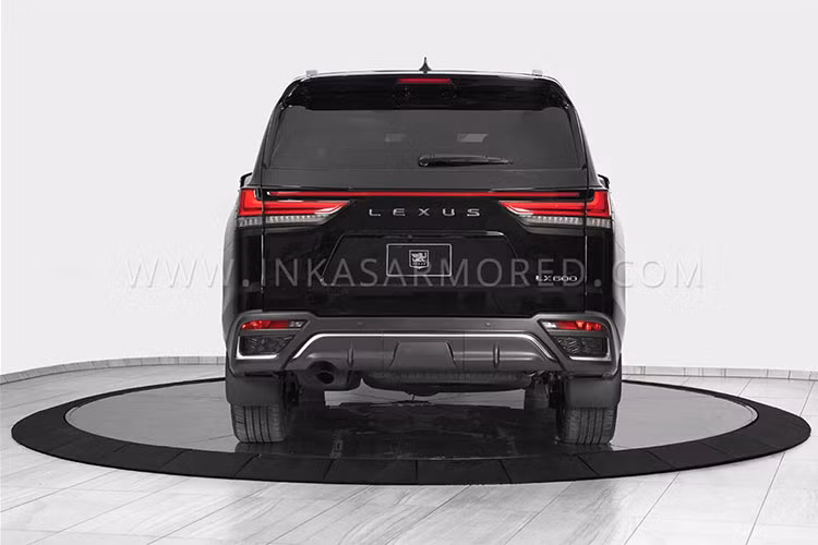 Để có thể "cân được" mỗi chiếc LX600 hạng nặng, Inkas đã lựa chọn sử dụng phiên bản động cơ V6 3,5 L tăng áp kép quen thuộc. Trái tim này có thẻ sản sinh công suất 409 mã lực (tương đương 301 kW hoặc 415 PS) và mô-men xoắn cực đại lên tới 479 lb-ft (hoặc tương đương 649 Nm).