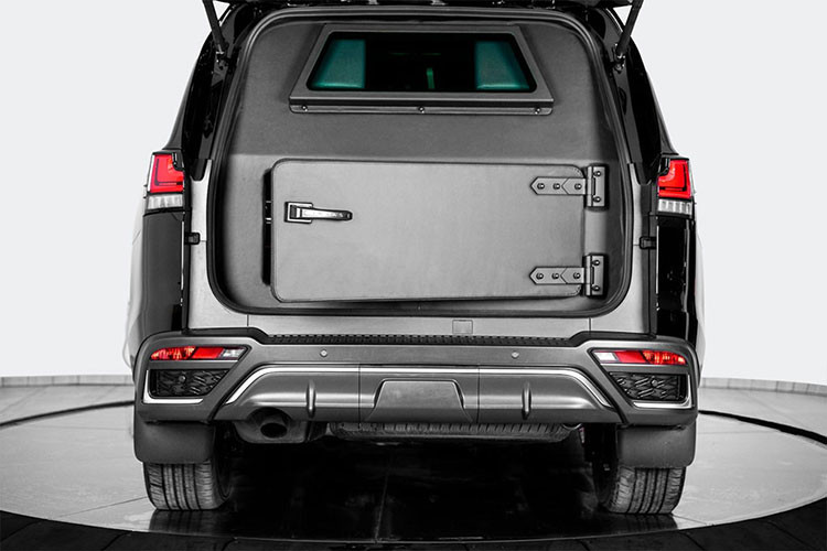 Đến cả khả năng tấn công các điểm yếu trên xe như bình xăng hay khoang động cơ cũng đã được Inkas tính toán và lắp đặt các thiết bị bảo vệ. Đồng thời, xe cũng được trang bị bộ lốp runflat, để chiếc xe có thể trốn chạy hàng chục km khi bị bắn xịt hơi.