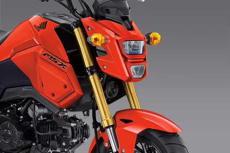 Xe côn tay Honda MSX 125cc được coi là một trong những mẫu xe sở hữu thiết kế mang tính đột phá nhất của Honda, thể hiện qua những tông màu đậm và tươi đan xen nhằm tạo hiệu ứng cao về mặt thị giác. Các màu hiện tại: Xanh (da trời) đen, Xanh (lá cây) đen, Đỏ đen và Cam đen được biến hóa một cách tinh tế để tạo nên một bộ sưu tập 3 màu xe mới.