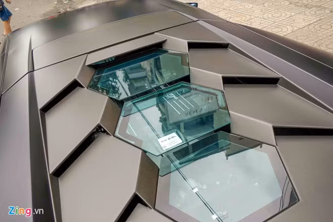 Siêu xe "hàng độc" này được trang bị động cơ V12, dung tích 6,5 lít, sản sinh công suất 670 mã lực và mô-men xoắn cực đại 660 Nm. Thời gian tăng tốc của nó có thể lên từ 0-100 km/h trong 2,9 giây cùng tốc độ tối đa đạt 341 km/h.