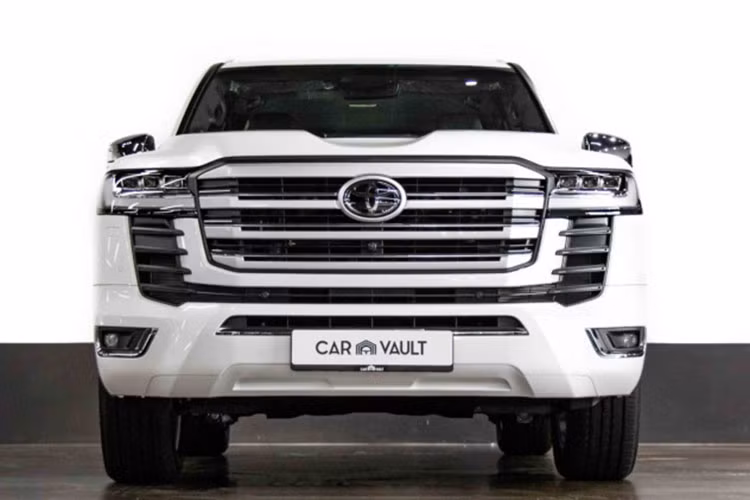 Dự đoán Toyota Land Cruiser 2022 nhập khẩu chính hãng và nhập tư nhân về Việt Nam trong tháng 9 – 10 năm nay sẽ có giá bán không hề rẻ. Dẫu vậy, giá bán sẽ không phải là một vấn đề lớn đối với tệp khách hàng của đoán Toyota Land Cruiser 2022, vốn là những khách hàng có điều kiện kinh tế khá giả, chịu chi “đậm” để sở hữu xe.