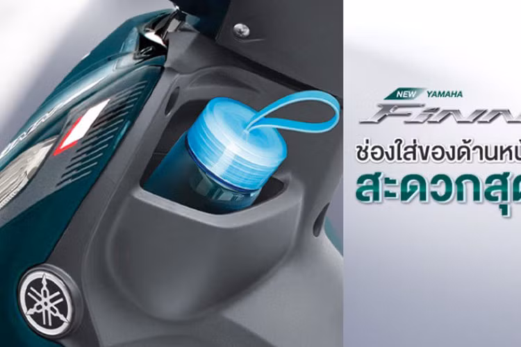 Bên cạnh đó, mẫu xe số phổ thông Yamaha Finn 2024 vẫn được tích hợp các trang bị tiện dụng với hốc chứa đồ có thể chứa bình nước ở phía trước, sạc nhanh cho các thiết bị di động...