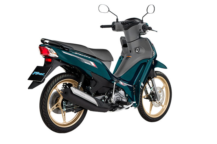 Về sức mạnh, Yamaha trang bị cho Finn 2024 khối động cơ xy lanh đơn dung tích 114cc, làm mát bằng dung dịch. Xy lanh sử dụng có đường kính x hành trình là 50,0 x 57,9mm, và sử dụng hệ thống phun xăng điện tử, kèm với đó là hệ thống hộp số 4 cấp tròn thường thấy.